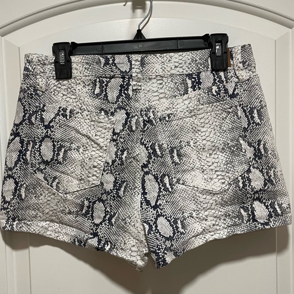 ❤️🔥 Fire! Python Print Womens Sz 11 3” Snakeskin Y2K Stretch Animal Print Short - Picture 5 of 11